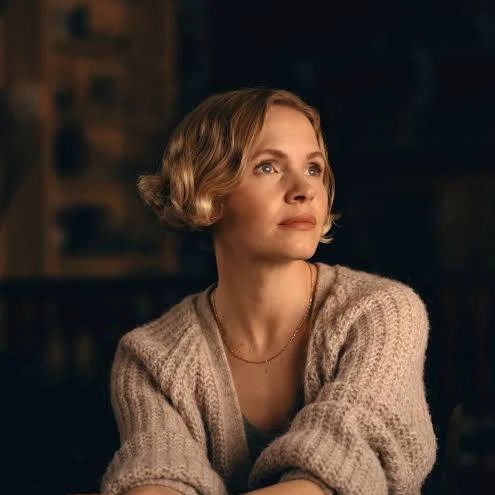 Kate Phillips, who plays Miss Scarlett